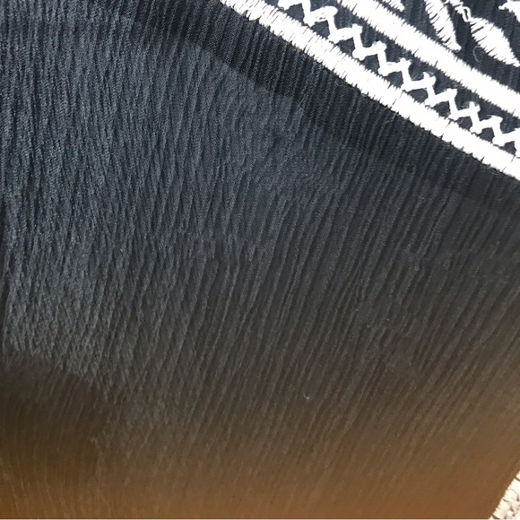 Urban Outfitters Black embroidered tunic NWT size L - Picture 7 of 8